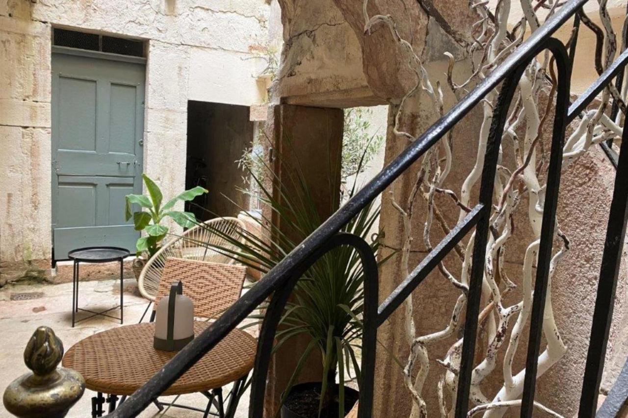 Les fresques de Léon Apartamento Tournus Exterior foto